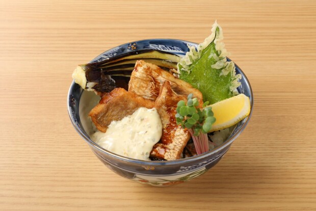 春季節メニュー　鯛の唐揚げ丼